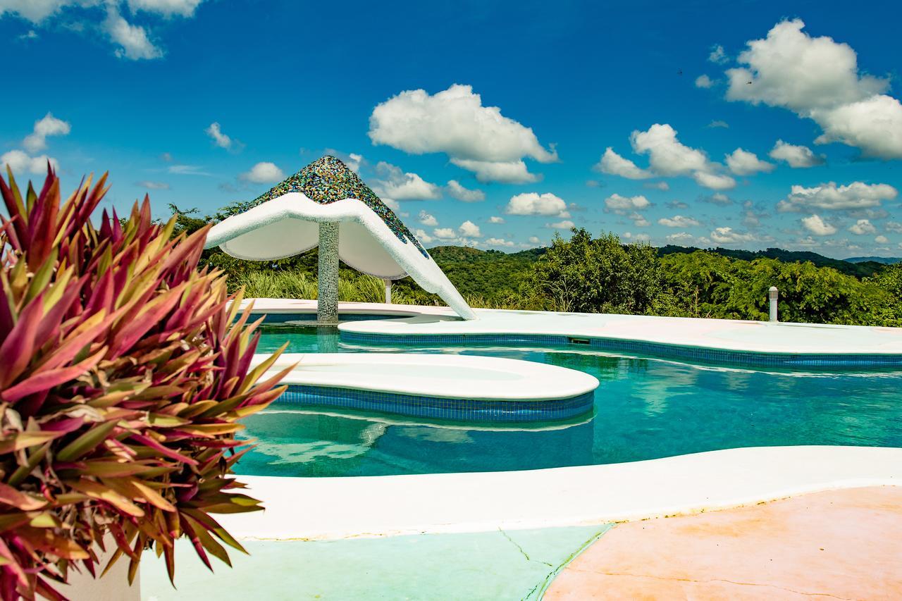 Two Brothers Surf Resort Tola Exterior foto