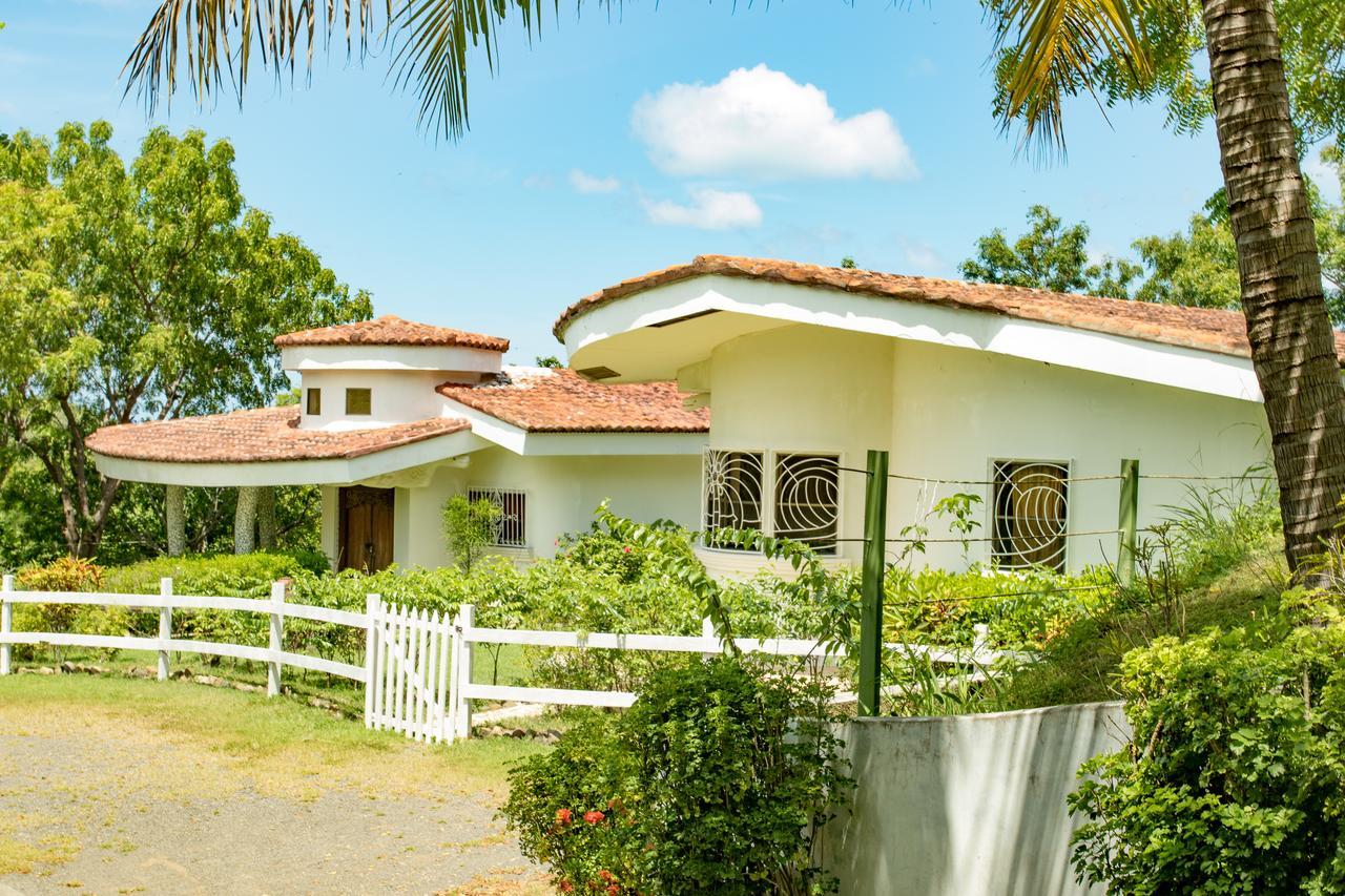 Two Brothers Surf Resort Tola Exterior foto