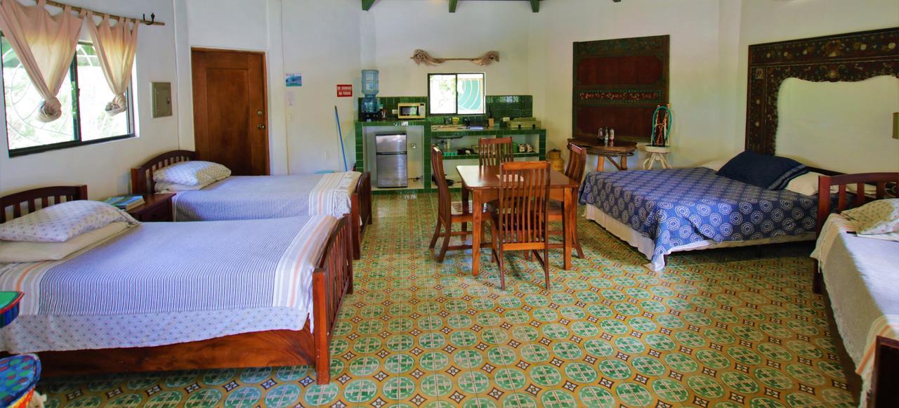 Two Brothers Surf Resort Tola Exterior foto